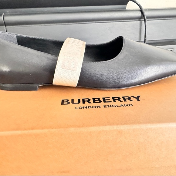 Burberry Black and Beige Women's Flats - Picture 3 of 6